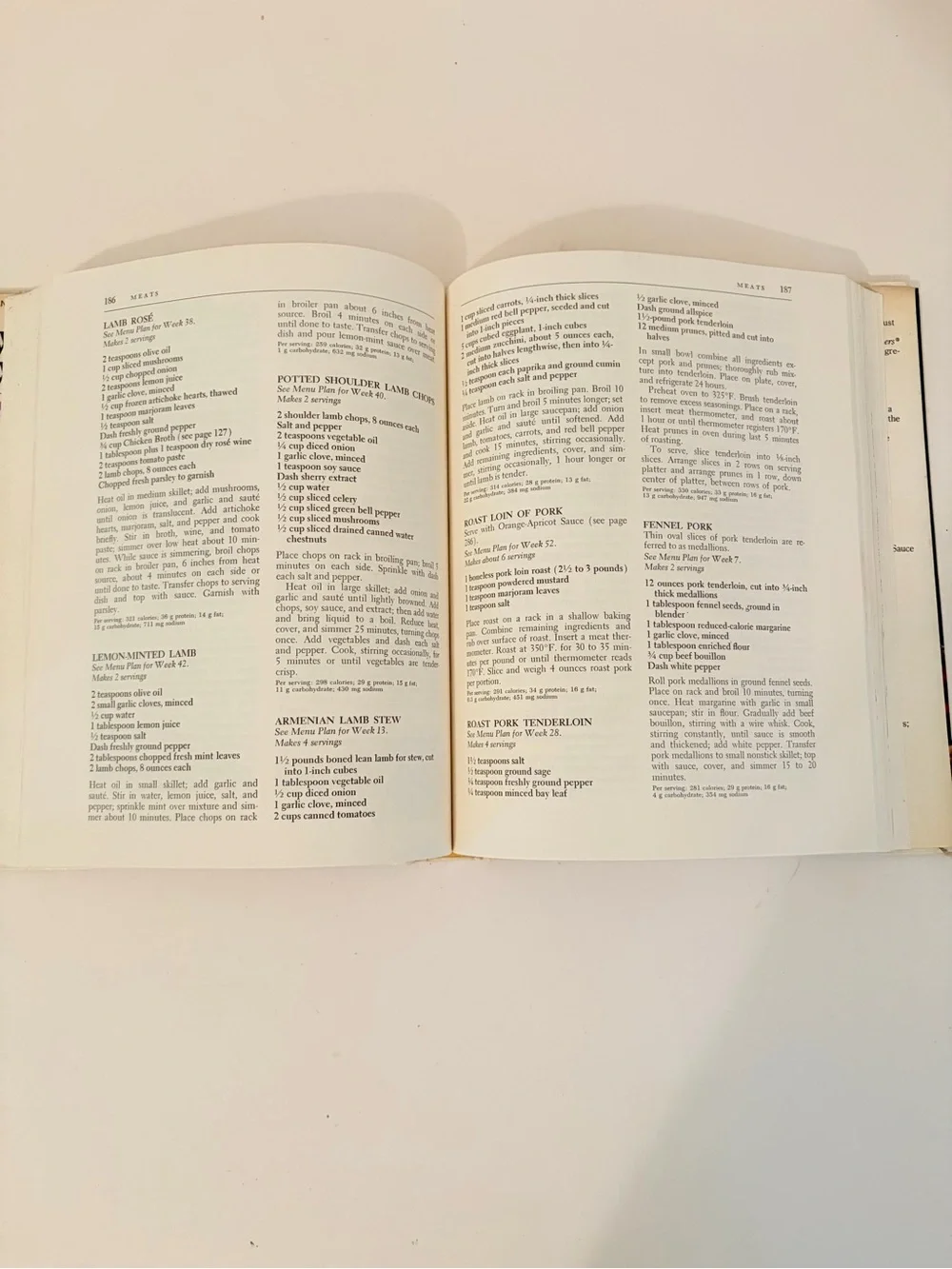Vintage 1981 Weight Watchers 365 Day Menu Cookbook Hardcover Illustrated